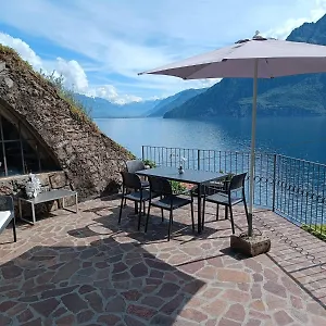 Apartment Zu, Riva di Solto